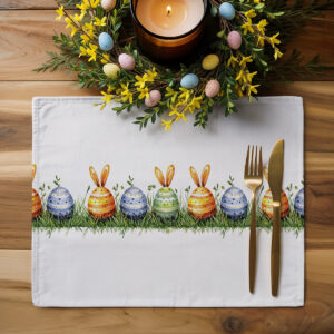 podkładka ułożona na drewnianym stole z dekoracyjnym wiankiem i sztućcami