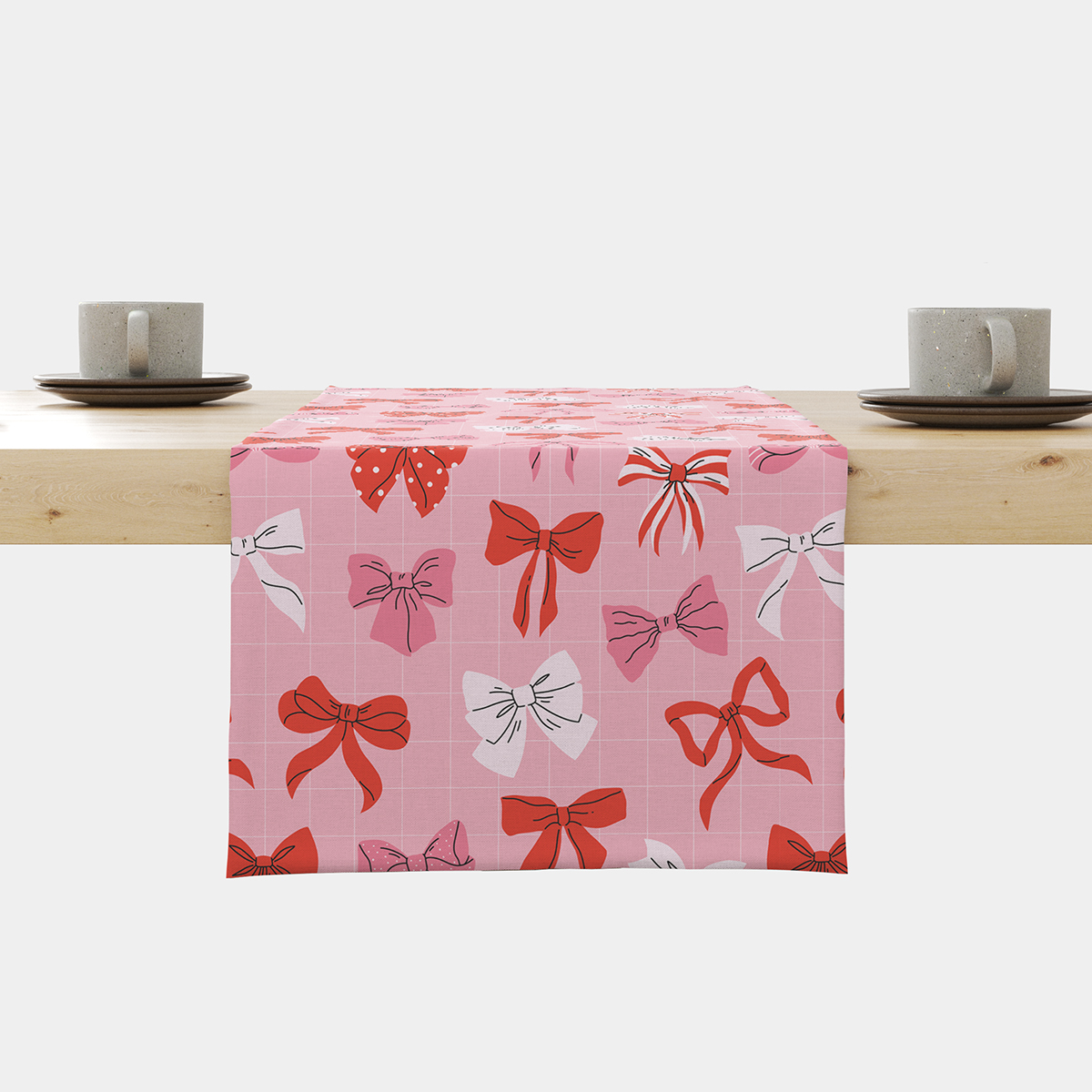 bieżnik z motywem kokardek rozłożony na drewnianym stole widok z przodu