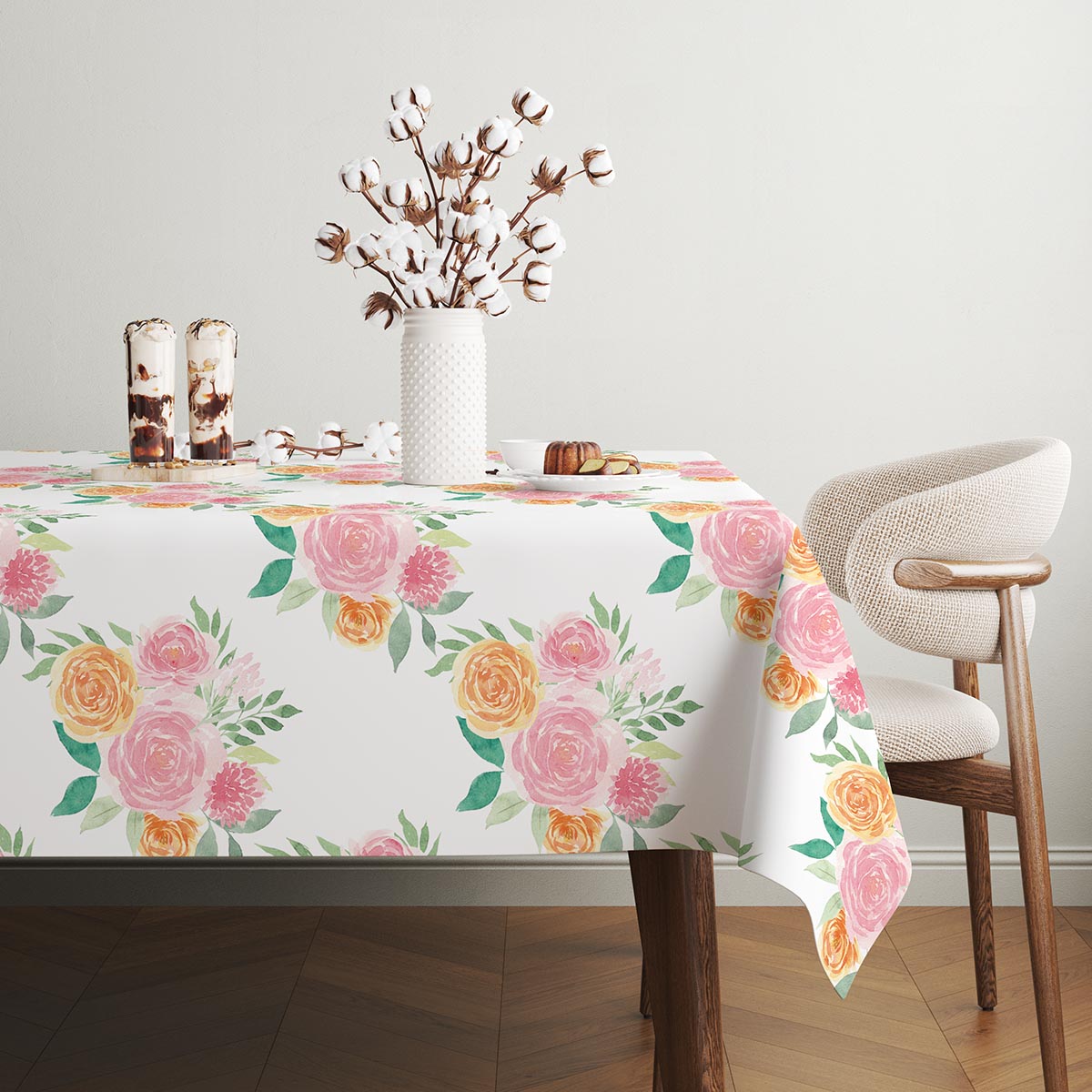 Widok narożnika obrusa z detalem wzoru i faktury materiału