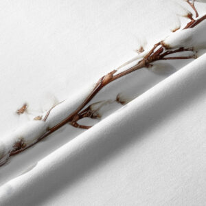 zbliżenie na strukturę tkaniny i szczegóły nadruku gałązki bazi