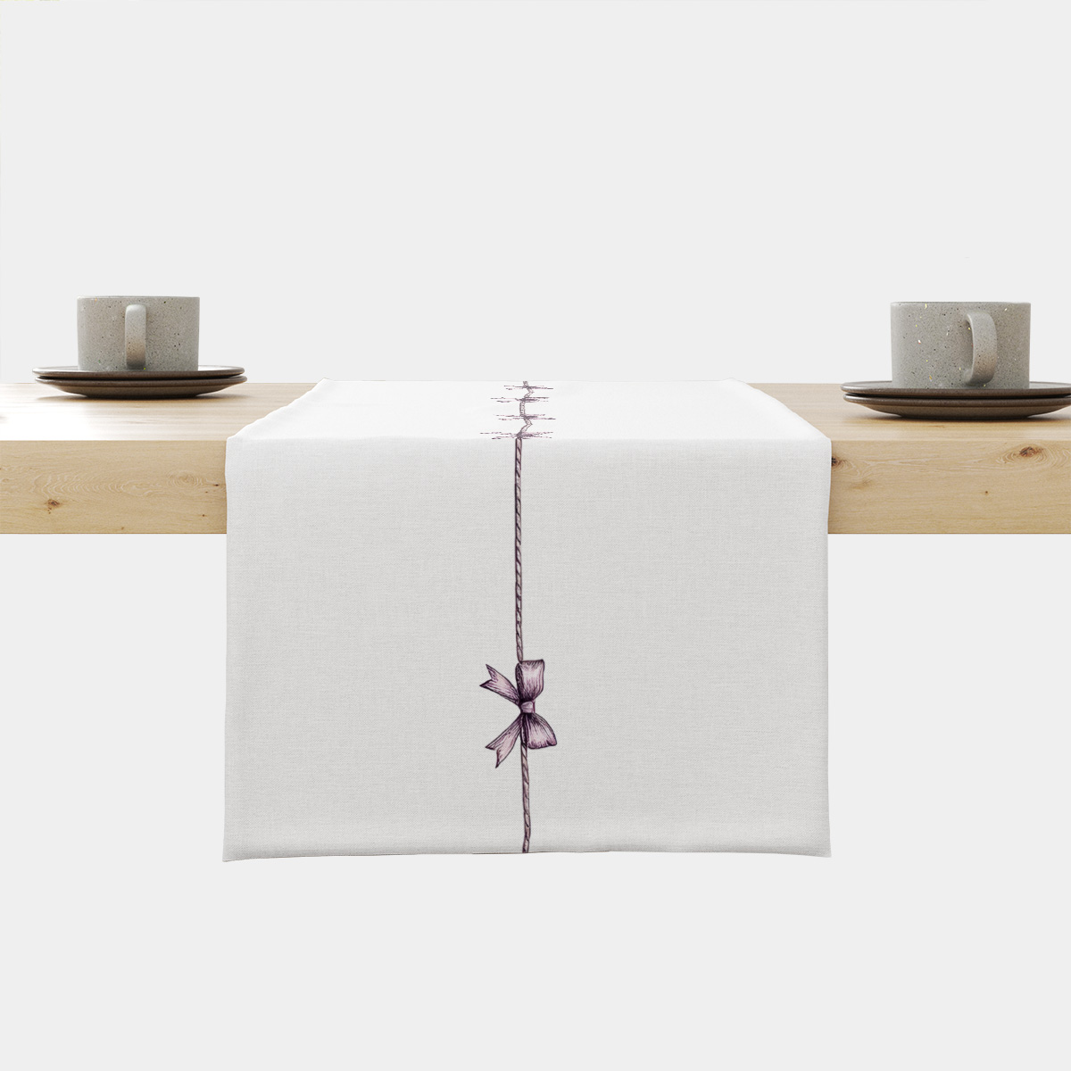 biały bieżnik z pionową linką i pojedynczą fioletową kokardką na środku