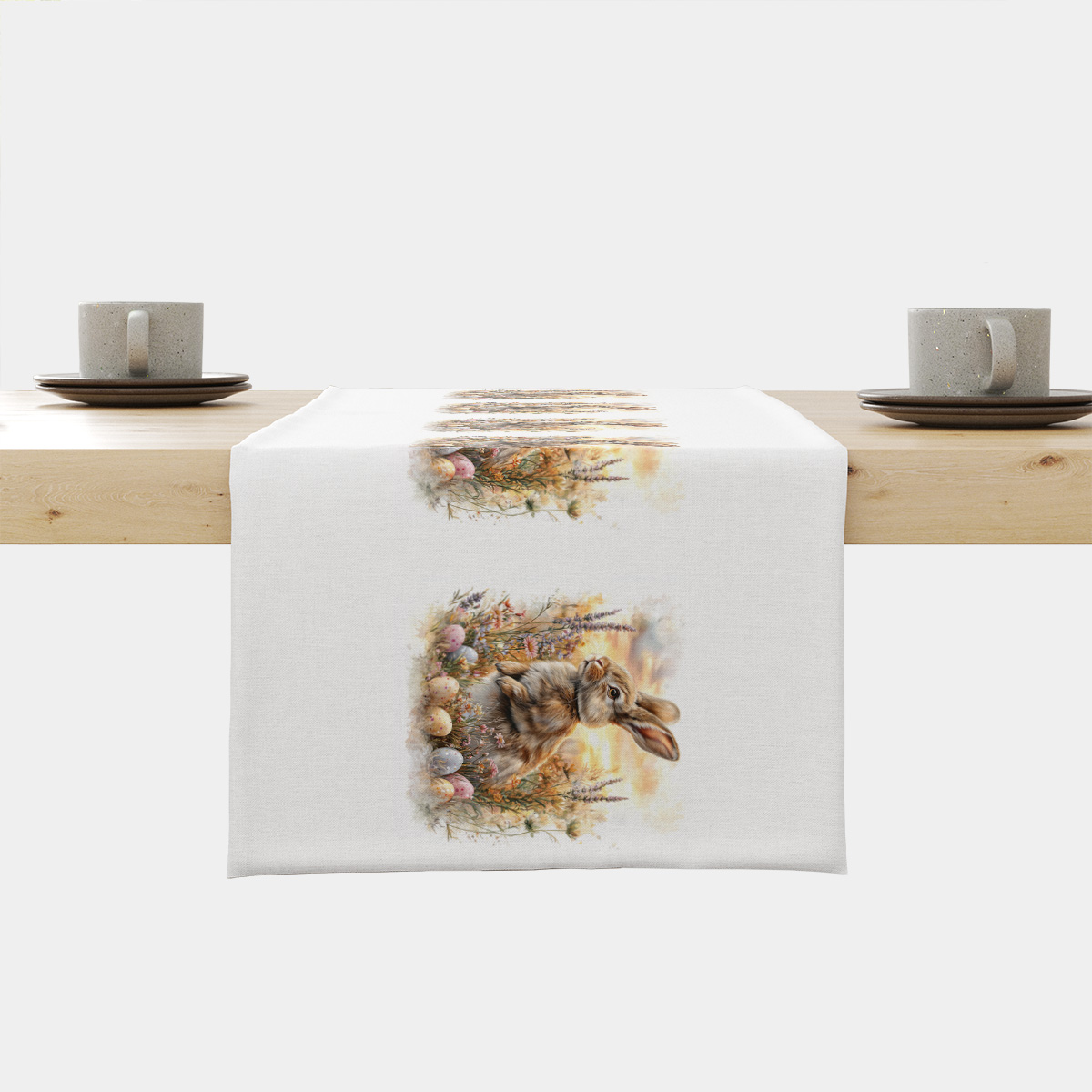 biały bieżnik z akwarelowym króliczkiem i pastelowymi pisankami ułożony na drewnianym stole