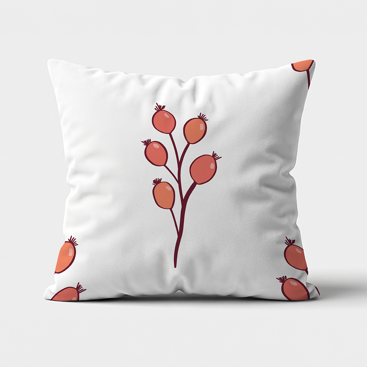 Główne ujęcie poduszki z motywem gałązki dzikiej róży na jasnym tle