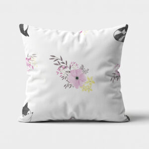 Poduszka dekoracyjna z motywem lisów i akwarelowych kwiatów, widok frontu