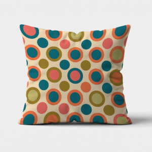 Główne ujęcie poduszki dekoracyjnej z kremowym tłem i wzorem okrągłych kropek w stylu retro