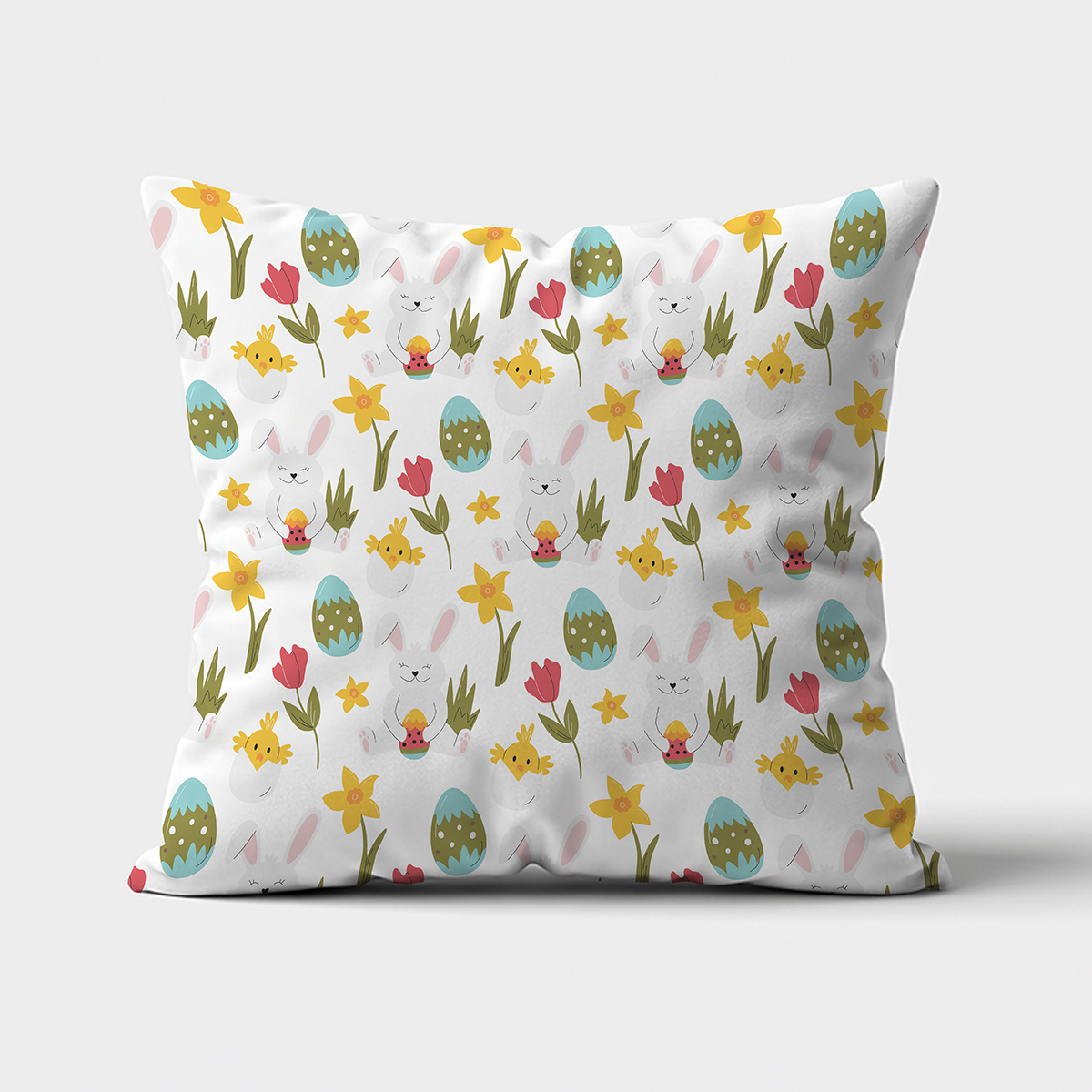 Poduszka z wiosennym wzorem z zajączkami, jajkami i żonkilami na białym tle