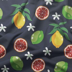 zbliżenie na wzór: cytryny, limonki, przekrojone grejpfruty i białe kwiatki na tkaninie