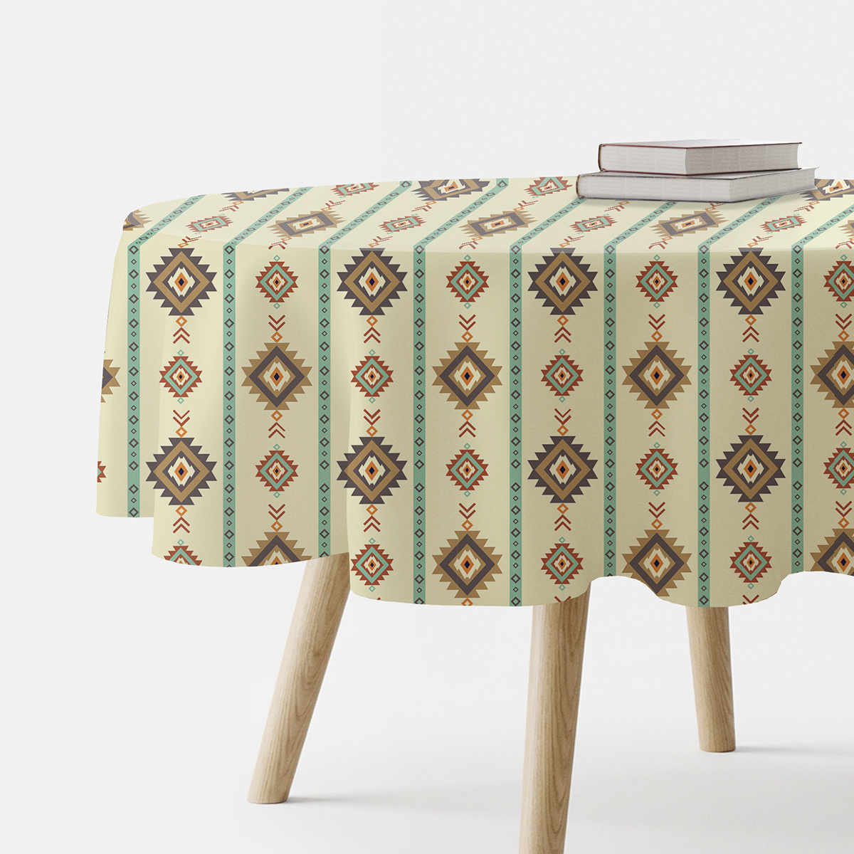 okrągły obrus na drewnianym stole z etnicznymi rombami w pastelowych odcieniach - ujęcie główne