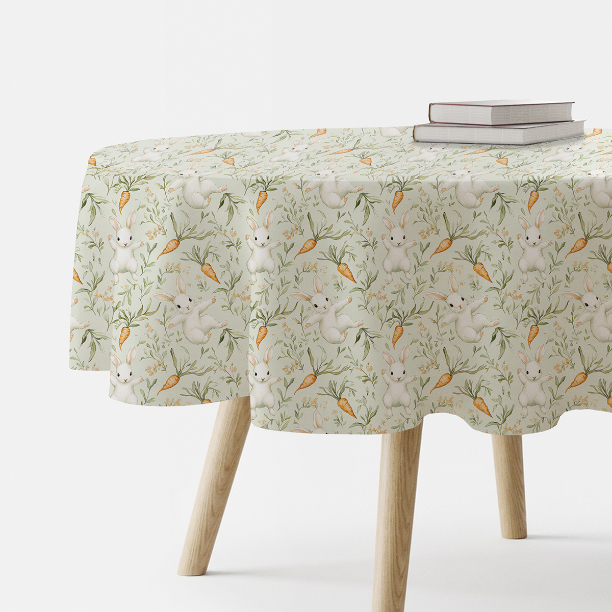okrągły obrus z akwarelowym wzorem z zajączkami i marchewkami rozłożony na stole