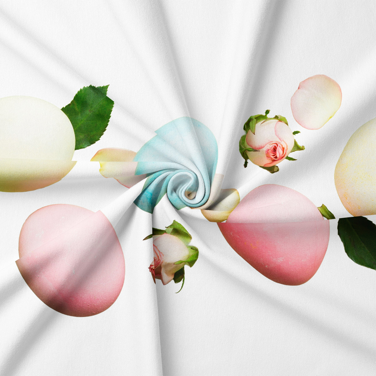detal nadruku: pastelowe pisanki, płatki i pąk róży na gładkiej tkaninie