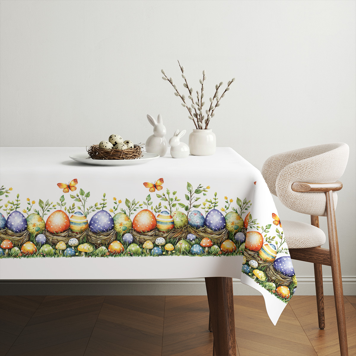 aranżacja świątecznego stołu z obrusem, gałązkami i ceramicznymi zajączkami