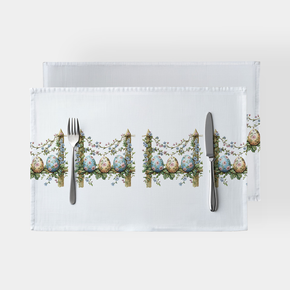 Podkładka z motywem malowanych pisanek na plecionym płotku, widok z góry