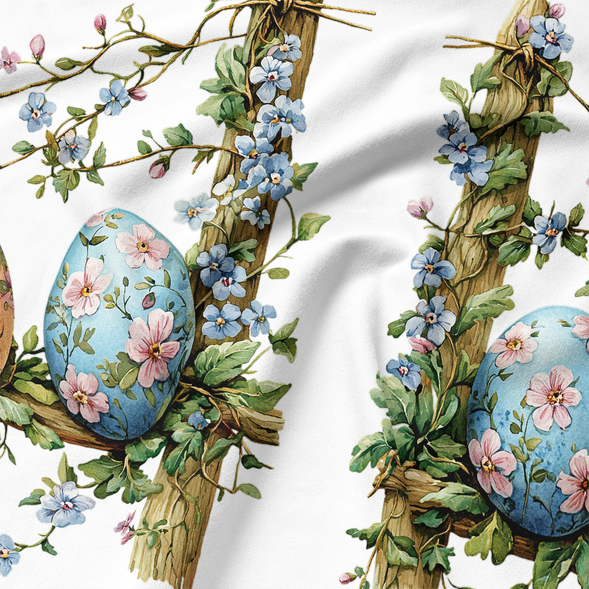 Zbliżenie na szczegóły malowanych pisanek i drobnych niebieskich kwiatów na tkaninie