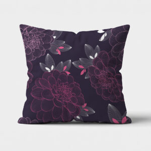 Główne ujęcie poduszki dekoracyjnej z granatowym tłem i konturowymi różowymi kwiatami