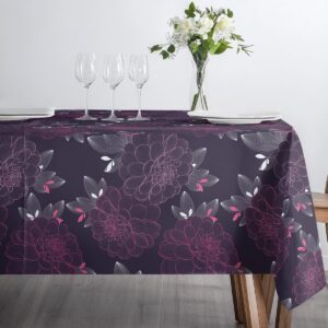 Powtarzalny motyw kwiatowy rozciągający się na całej powierzchni obrusa