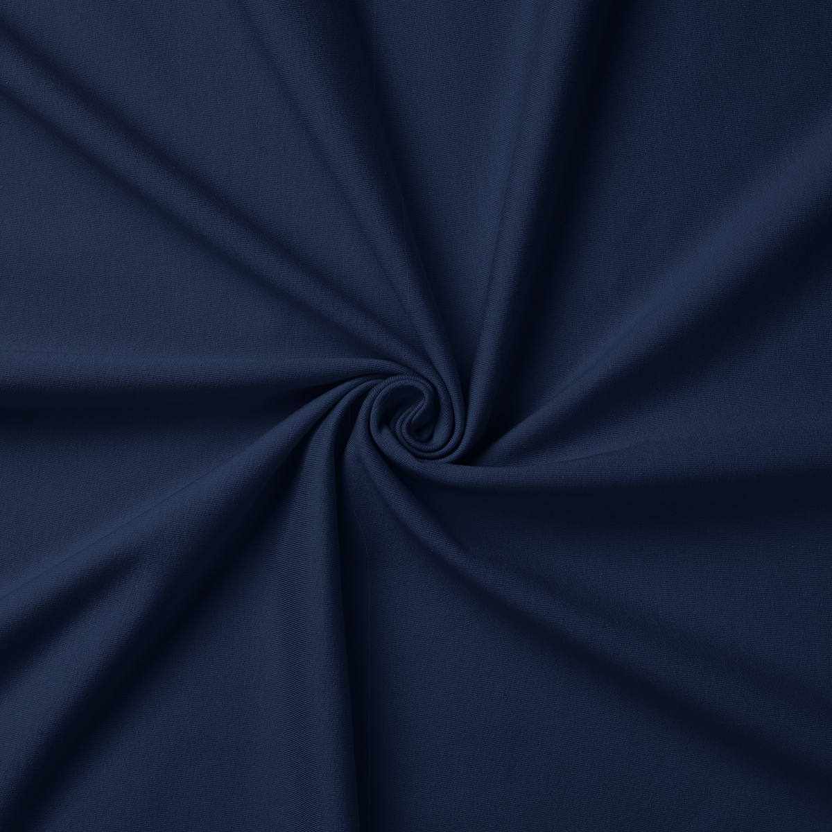 zbliżenie tkaniny obrusu ukazujące gładką fakturę i delikatne fałdy