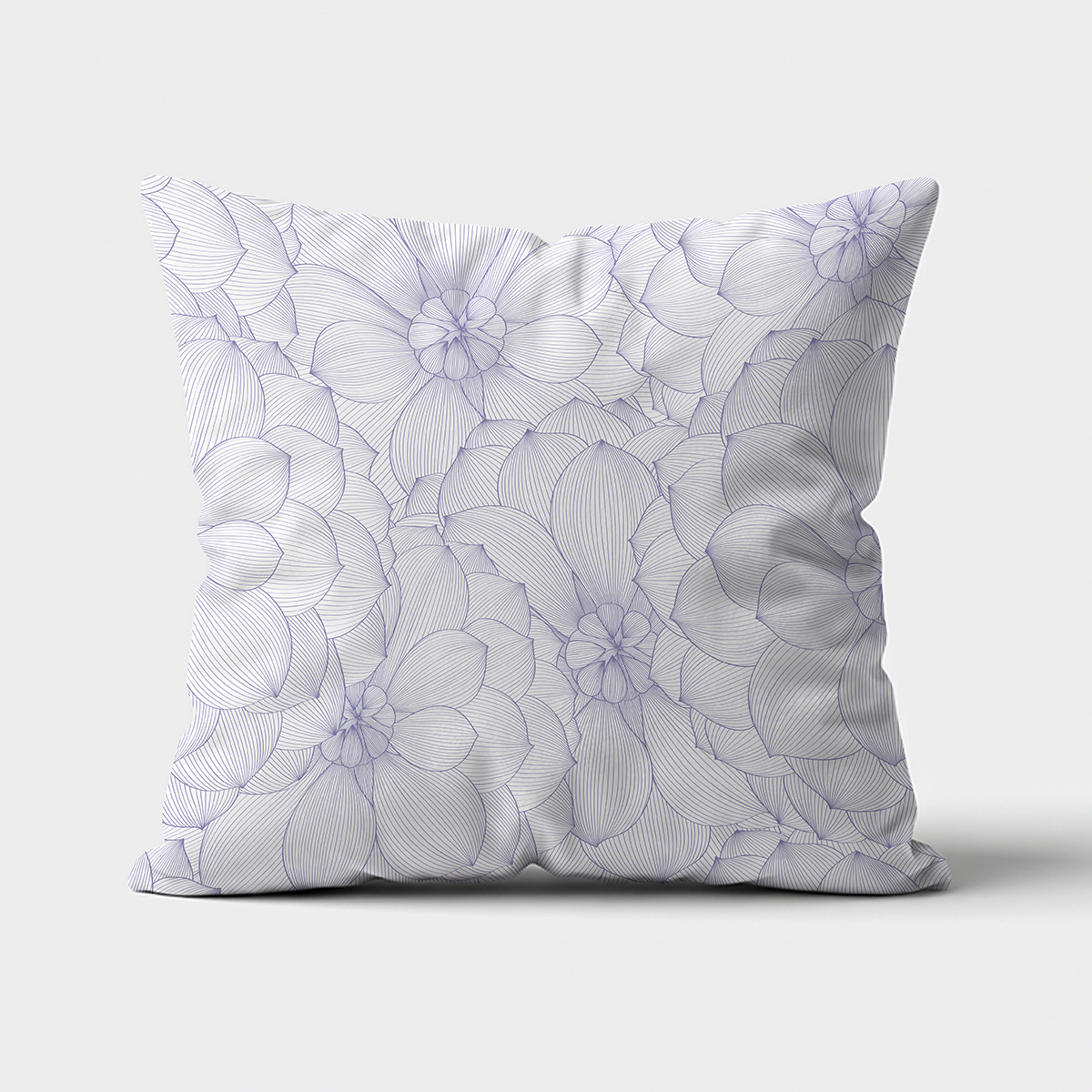 Główne ujęcie poduszki dekoracyjnej z lawendowym, drobnym wzorem kwiatowym na jasnym tle