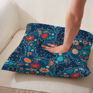 Zbliżenie na fakturę tkaniny i wzór z zajączkami oraz drobnymi kwiatami