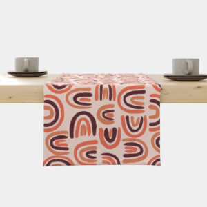 Główne ujęcie bieżnika z powtarzalnym wzorem łuków w ciepłych odcieniach