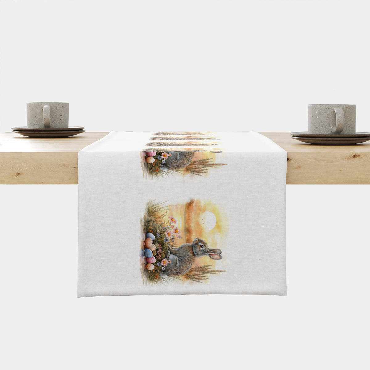 biały bieżnik z nadrukiem zajączka o poranku i pisankami rozłożony na drewnianym stole