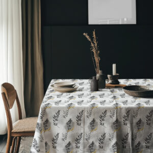 aranżacja stołu z obrusm w nowoczesnym wnętrzu, naczynia i dekoracje na środku stołu