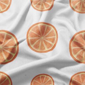 zbliżenie na wzór plasterków pomarańczy i fakturę tkaniny