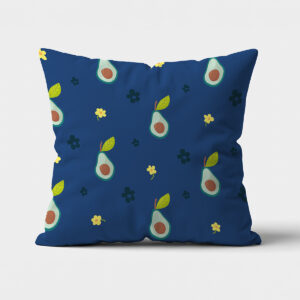 Poduszka dekoracyjna z motywem awokado i kwiatków na granatowym tle, widok z przodu