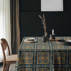 Aranżacja stołu z zastawą i dekoracjami na obrusie z kafelkowym motywem