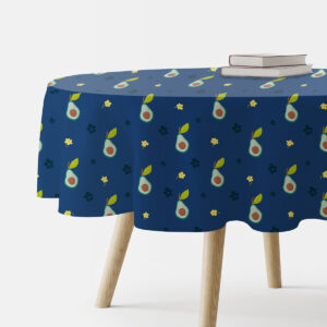 Okrągły obrus na stole z motywem awokado na granatowym tle