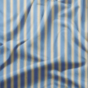 zbliżenie tkaniny pokazujące pionowe paski i subtelną fakturę materiału