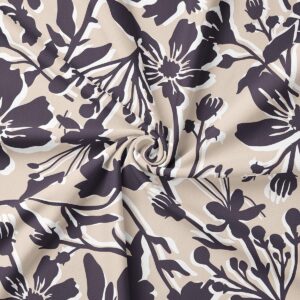 Zbliżenie na tkaninę z wyraźnym, rysunkowym wzorem kwiatowym i delikatną fakturą materiału