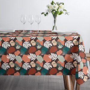 Kąt ujęcia prezentujący powtarzalność wzoru i przyjemną fakturę tkaniny