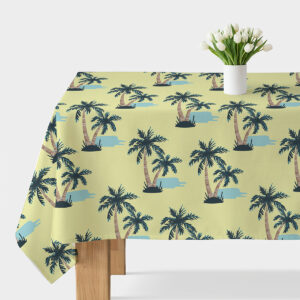 Obrus z motywem palm na jasnym tle, ujęcie główne z białym wazonem i tulipanami