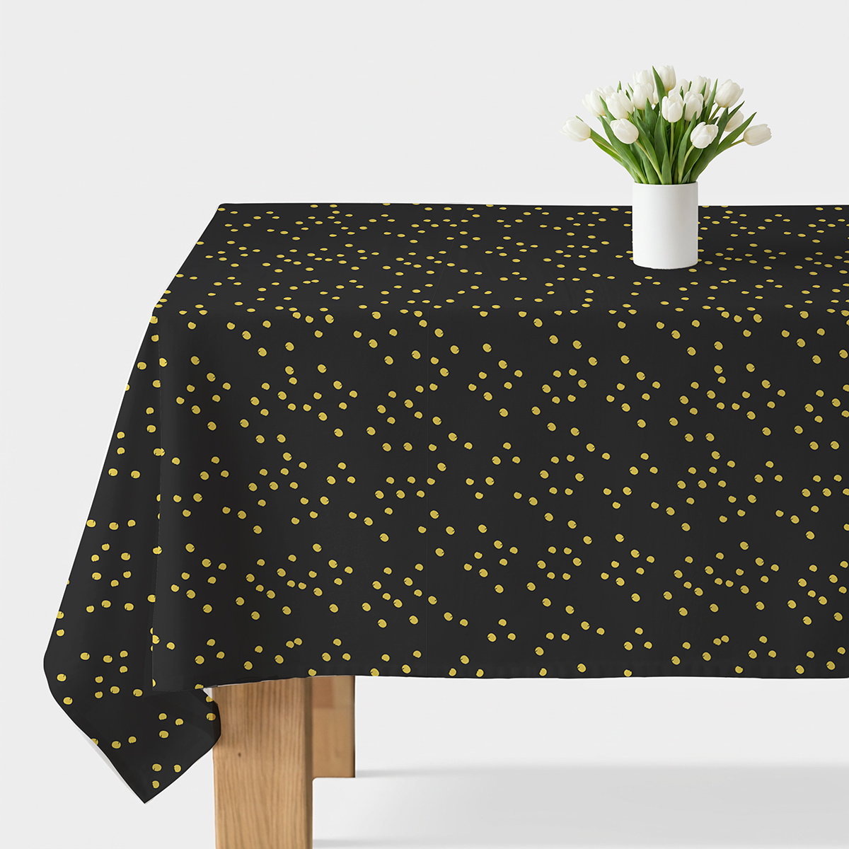 obrus czarny z rozsypanymi złotymi kropkami, główne ujęcie z wazonem tulipanów