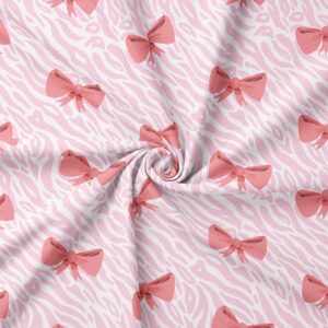 zbliżenie tkaniny z różowymi kokardkami i delikatnym, falistym wzorem