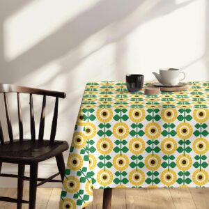 Stół udekorowany gałązkami bawełny i słonecznikowym obrusem w stylu retro