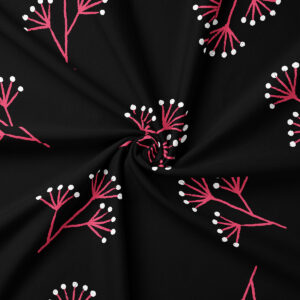 Zbliżenie na tkaninę z różowymi gałązkami i białymi kropkami, widoczna struktura materiału