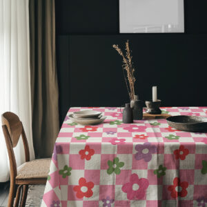 Aranżacja stołu z obrusem w różową kratkę, zastawa i dekoracje
