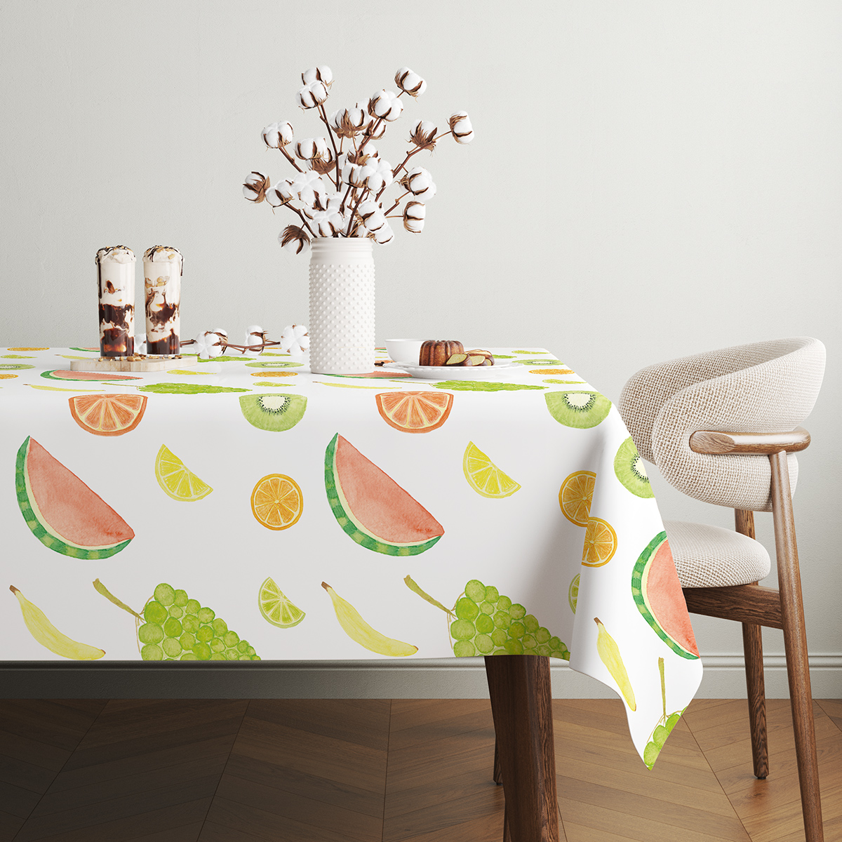 stół nakryty obrusem w jasnym wnętrzu z wazonem bawełny i deserami