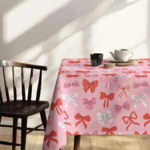 Widok rogu stołu z powtarzającym się motywem kokardek