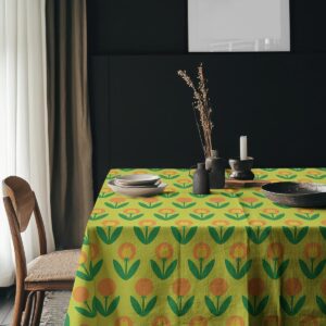 Aranżacyjne ujęcie stołu z ceramiką, obrus w geometryczne tulipany w jadalni