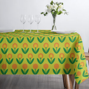 Bliskie zdjęcie fragmentu obrusu z motywem pojedynczego tulipana i nasyconymi kolorami