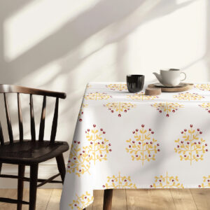 detal wzoru z żółtymi liśćmi i drobnymi czerwonymi jagodami