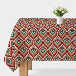 obrus na stole z wzorem retro łezek i białym wazonem z tulipanami