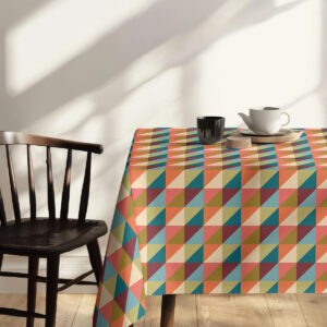 Detal powierzchni obrusa pokazujący powtarzalny motyw trójkątów