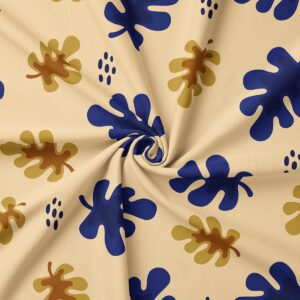 zbliżenie tkaniny pokazujące strukturę materiału i detale liściastego nadruku