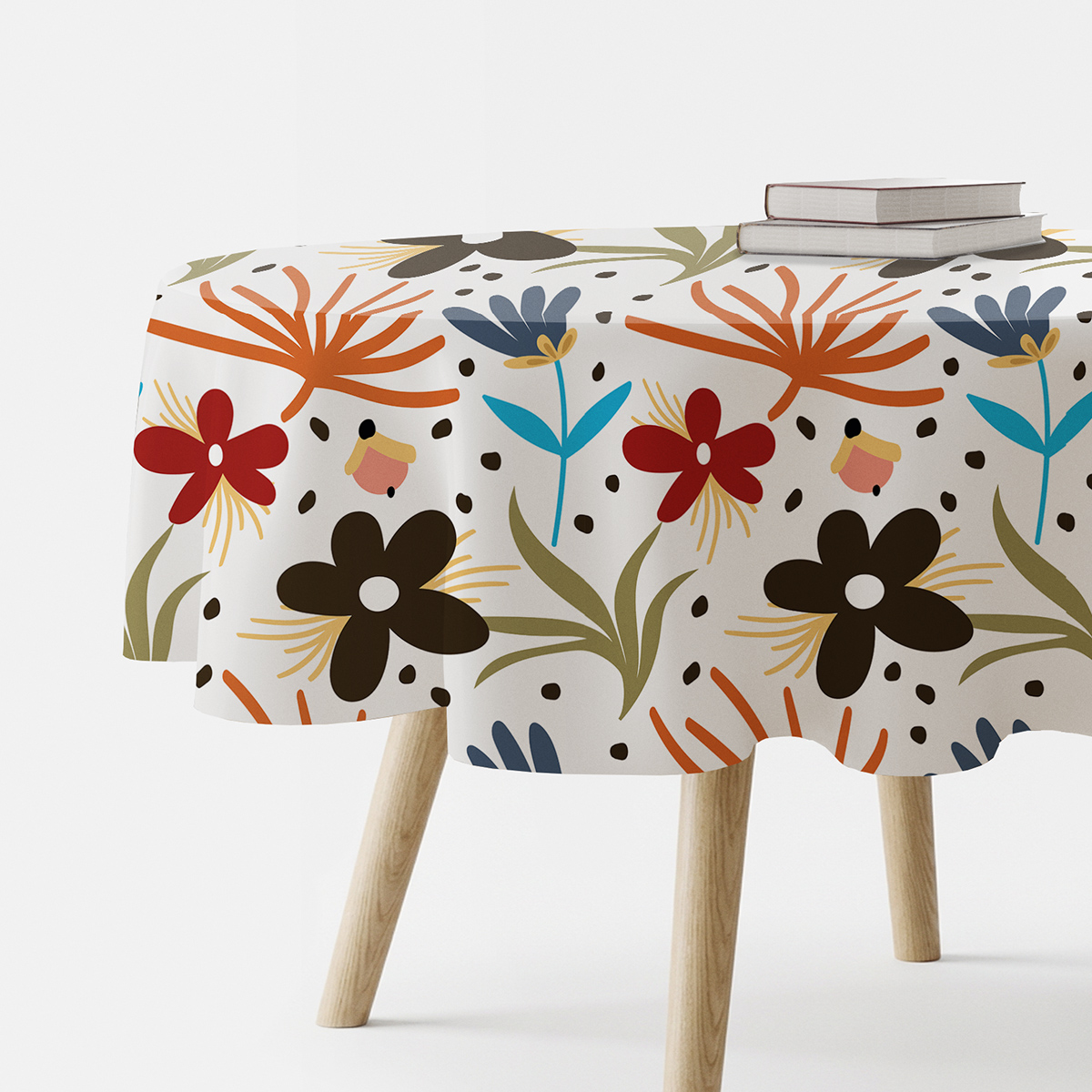 okrągły obrus na stole z kolorowym rysunkowym wzorem kwiatów widok z boku