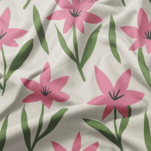 Zbliżenie na fakturę tkaniny i różowy kwiatowy motyw z zielonymi liśćmi