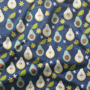 zbliżenie na tkaninę z nadrukiem gruszek i awokado, detal faktury i kolorów