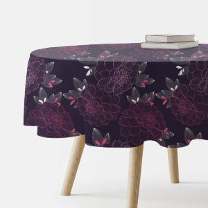 okrągły obrus z motywem kwiatowych konturów na granatowym tle ułożony na stole z książkami